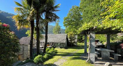 Beautiful Rustico entrance Verzasca valley for 2 p. Quiet, central - no pets