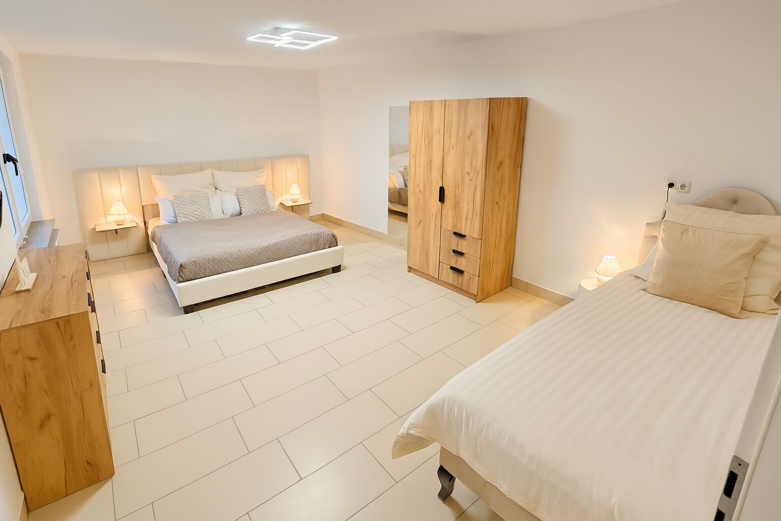 1 多间卧室、熨斗/熨衣板、免费 WiFi、床单