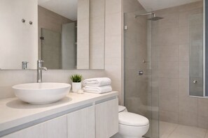 Towels, toilet paper - Spectacular luxury apartment, partial ocean view (Gaira)