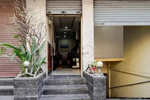 House | Reception - Collection Terminal Haldwani Formerly (Haldwani)