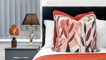 2 bedrooms, iron/ironing board, Internet, bed sheets
