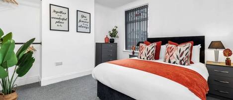 Iron/ironing board, Internet, bed sheets