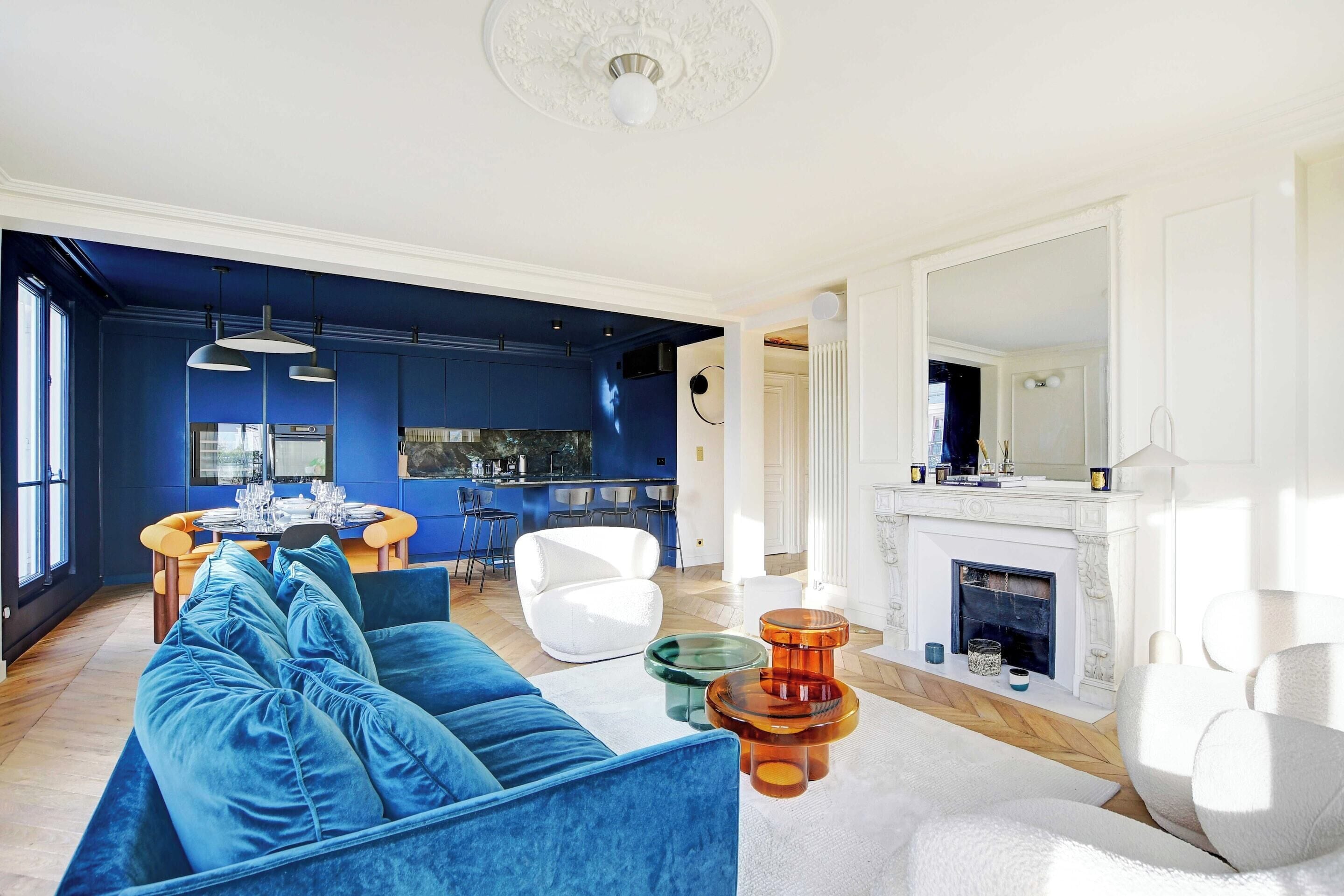 Apartment | Living area | Fireplace