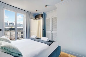 Apartment | Laptop workspace, iron/ironing board, bed sheets - Beautiful Apartment - Ac-1br- 3P - Les Halles (Paris)