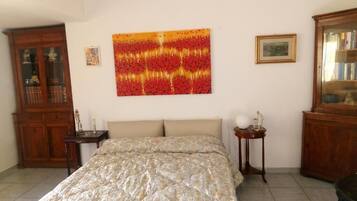 Bügeleisen/Bügelbrett, Internetzugang, Bettwäsche