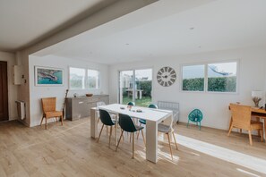 Dining - Charming Holiday Home in Porspoder (Porspoder)