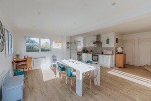 Dining - Charming Holiday Home in Porspoder (Porspoder)