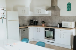 House | Private kitchen - Charming Holiday Home in Porspoder (Porspoder)