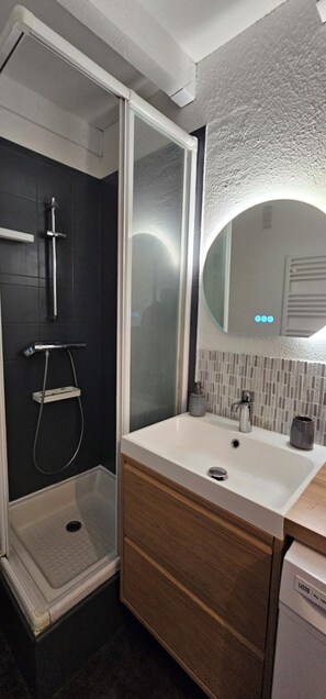 Haartrockner, Seife, Toilettenpapier