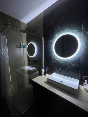 Shower, eco-friendly toiletries, hair dryer, towels - Modern vacation apartment on the Baltic Sea/near Gdansk⭐ (Sztutowo)