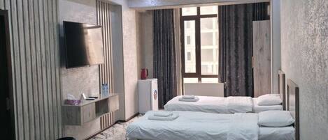 ノートパソコン用作業スペース、WiFi (無料)