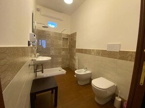 Double Room, City View | Bathroom - Panoramic Rooms  (Syracuse)