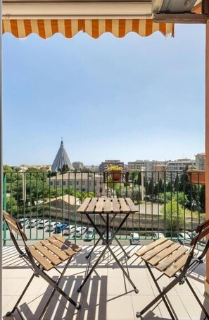 双人房, 阳台, 城市景观 | 室外用餐