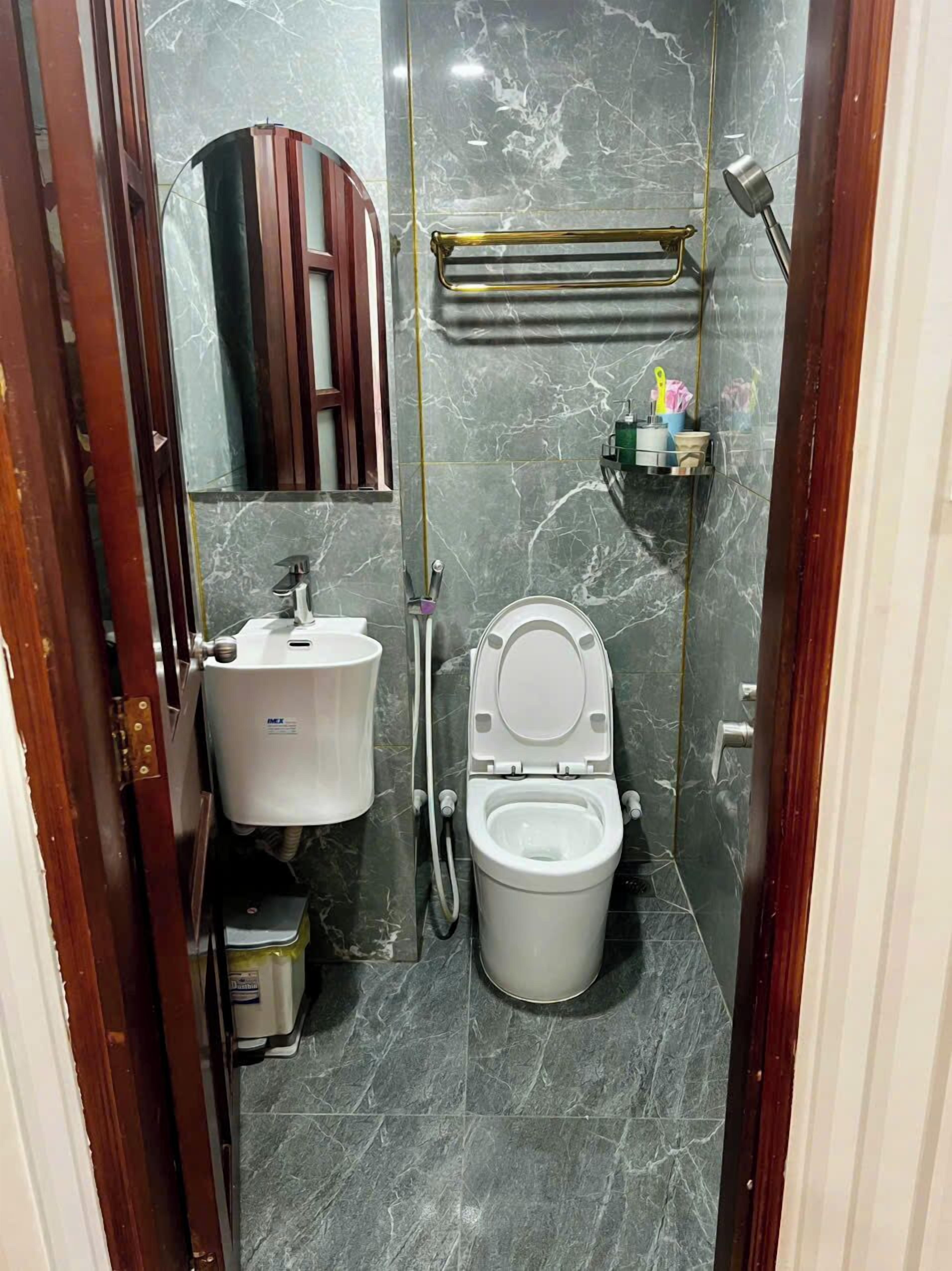 Shower, rainfall showerhead, hair dryer, towels