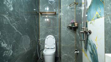 Family Room | Bathroom | Shower, rainfall showerhead, hair dryer, towels
