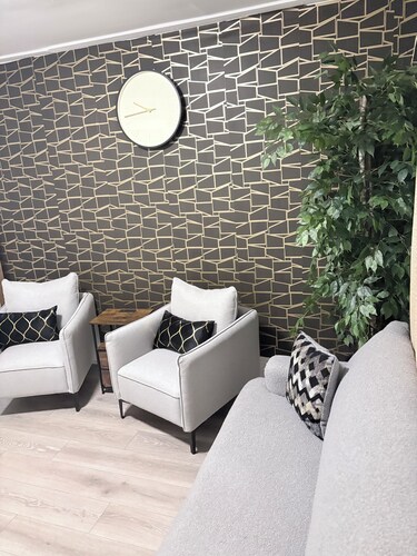 Welcoming 1-bedroom apartment in charming Rochester perfect for your stay