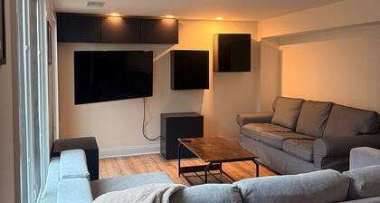 Cozy Expanded Rambler in Bethesda - Nature Retreat