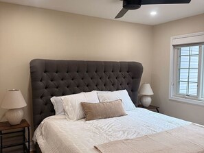 4 عدّة غرف نوم ومكواة/لوح كي وواي فاي وملاءات أسرّة