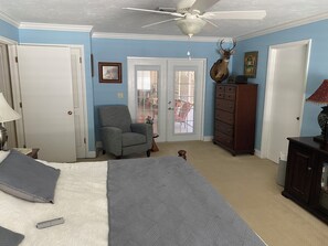 3 bedrooms, iron/ironing board, Internet, bed sheets - Arnold Palmer Invitational - an 9-Iron away from the Bay Hill Clubhouse. (Orlando)