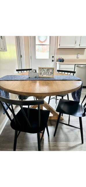 Dining - Cozy 2-bedroom house with 75in TV, King bed, fire pit (Greer)