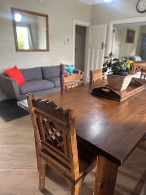 Hus - 5 sovrum - rökare - balkong | Restauranger