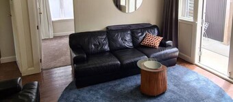 Spacious Bungalow Rental in Palmerston North - Ideal for Groups