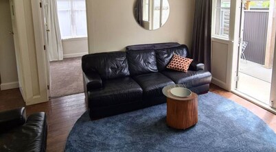 Spacious Bungalow Rental in Palmerston North - Ideal for Groups