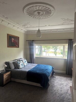 House, 5 Bedrooms, Smoking, Balcony | 5 bedrooms - Spacious Bungalow Rental in Palmerston North - Ideal for Groups (Palmerston North)