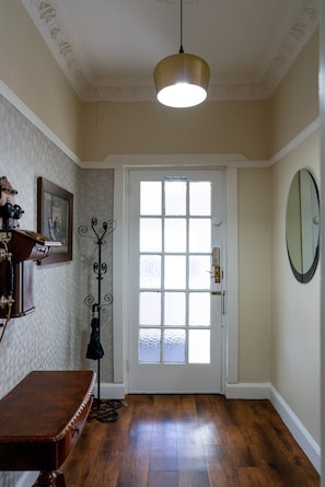 Hus - 5 sovrum - rökare - balkong | Interiör