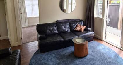Spacious Bungalow Rental in Palmerston North - Ideal for Groups