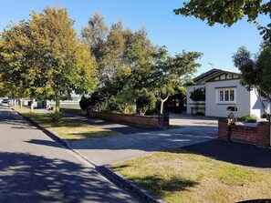 Hus - 5 sovrum - rökare - balkong | Trädgård