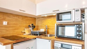 A compact kitchen with a microwave, toaster, dishwasher, and refrigerator. - Cozy Mountain Base Near Bachat Bouloud (Chamrousse)