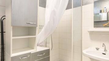 Apartment | Bathroom