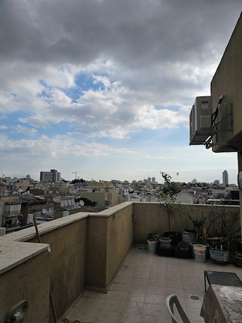 Property grounds. Charming apartment in beautiful Tel Aviv-Yafo with huge balcony and Ac.
