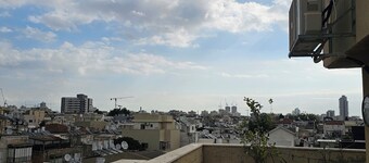 Charming apartment in beautiful Tel Aviv-Yafo with huge balcony and Ac.