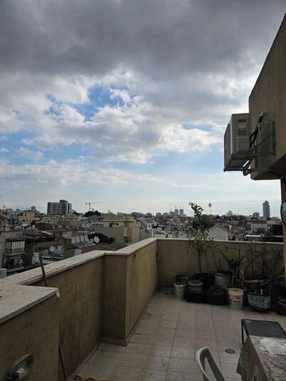 Charming apartment in beautiful Tel Aviv-Yafo with huge balcony and Ac.
