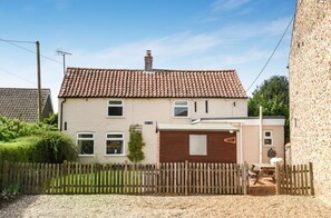 Exterior - Hill Top Docking - sleeps 4 guests  in 2 bedrooms (Docking)