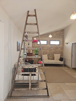 Interior - Typical small stone house, just a few steps from the Pont du Gard (Vers-Pont-du-Gard)