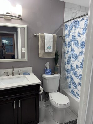 Dusche, Handtücher, Toilettenpapier