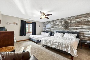 Iron/ironing board, WiFi, bed sheets