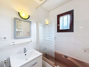 Bathroom - Maison Caradec by Interhome (Belz)