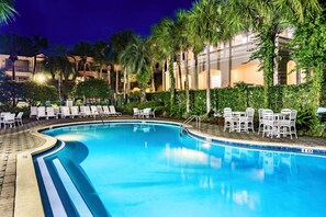 A heated pool - SunnySide: Private beach steps away, FREE golfcart, Heated pool, Luxury home (Destin)