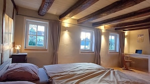 A room with a bed, a desk, and a window. - SOUTH1 - Peace and quiet between Moselle and Hunsrück (Grenderich)