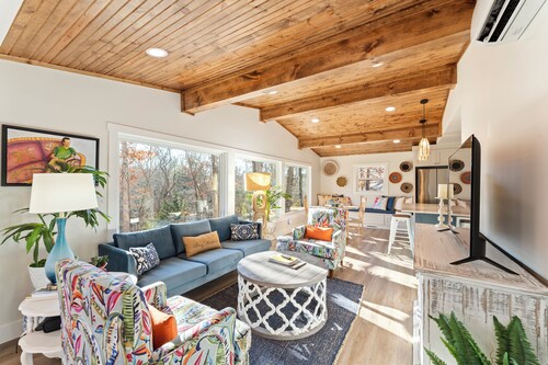  Bella Vista Basecamp a charming 3 bedroom home in the heart of NW Arkansas!