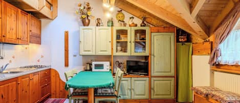 Fridge, microwave, cookware/dishes/utensils