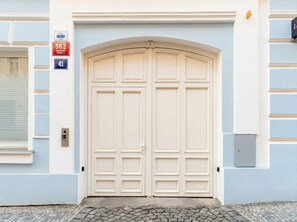 Exterior detail - Emora - Stylish Apartment with Terrace (Praha)