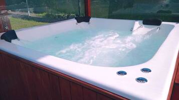 Bañera de hidromasaje exterior