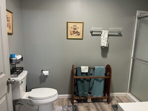 Free toiletries, soap, shampoo, toilet paper - The Crawford Suite (Meadville)