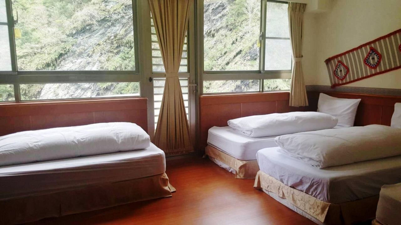 Classic-Vierbettzimmer | Schreibtisch