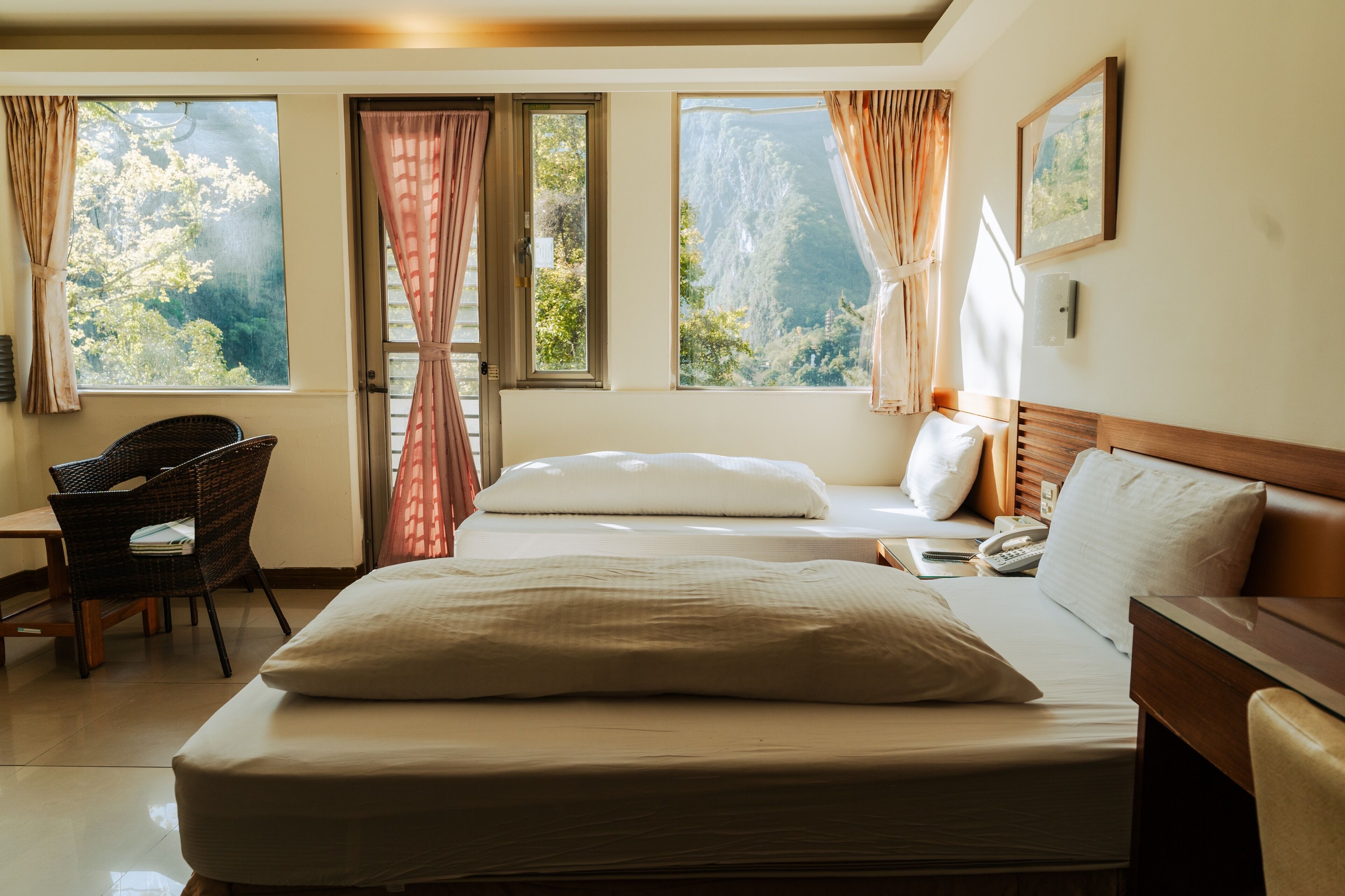 Habitación clásica con 2 camas individuales | Escritorio